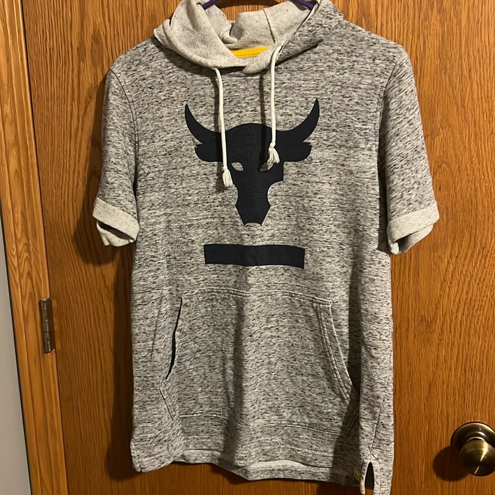 Under Armour sort sleeve hoodie.  Small